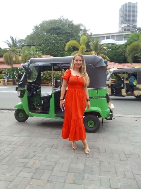 Colombo: Private City Tuk-Tuk Tour with Local Guide & Pickup - Landmarks and monuments: from Lotus Tower to Galle Face Green