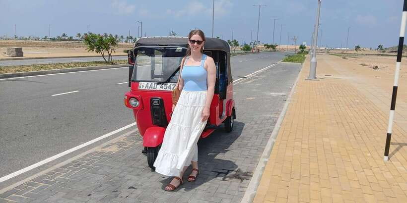 Colombo Private Guided City Tour by Tuk Tuk - All Inclusive - Pettah Floating Market and Pettah Market: the street-level Colombo test