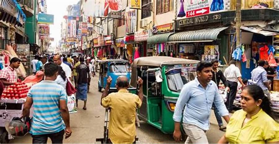 Colombo: Private Guided Tour of the City by Tuk-Tuk - Viharamahadevi Park and Independence Square for quick breaks and big views