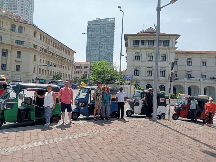 Colombo: Private Guided Tour of the City by Tuk-Tuk - Pickup, route flow, and what the 4-hour timing feels like