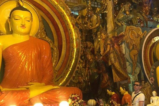 Colombo Private guideTour byTuk Tuk Morning Evening All inclusive - Independence Memorial Hall and the colonial thread