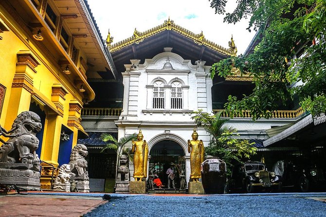 Colombo Private guideTour byTuk Tuk Morning Evening All inclusive - Lotus Tower, Floating Market, and the modern Colombo mix