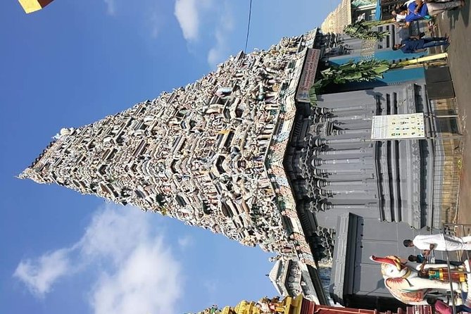 Colombo Private guideTour byTuk Tuk Morning Evening All inclusive - The Red Mosque again, Cargills Building, Dutch Hospital, and the Clock Tower