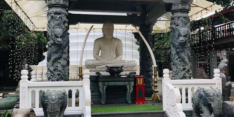 Colombo privet Day Tour and shopping - Jami Ul-Alfar Mosque: A Calm Pause in a Busy City