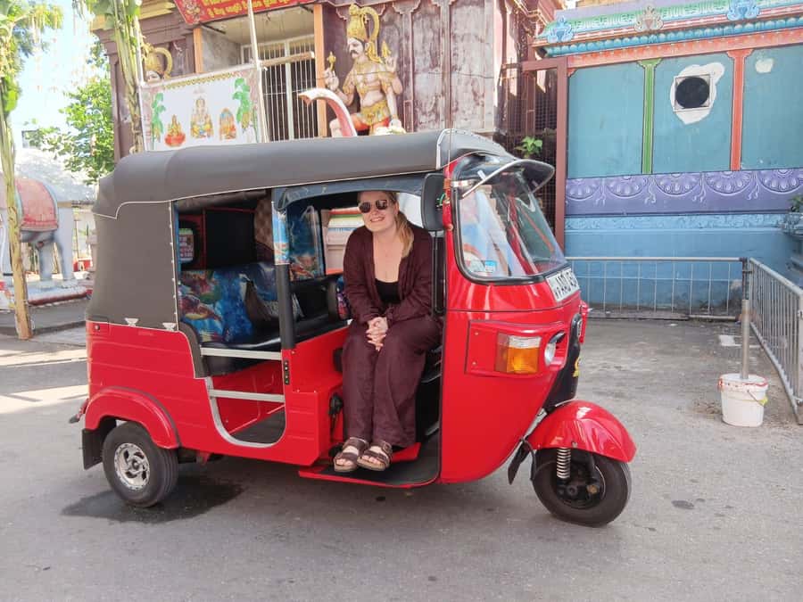 Colombo Sightseeing Tour by Tuk Tuk - All Inclusive - Sri Kailawasanathan Swami Hindu Temple: Lord Shiva and Dravidian-style design