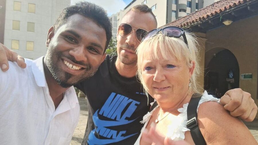 Colombo: Sightseeing Tour by Tuk Tuk Safari - All Inclusive - Hindu temple and Buddhist sites: how the route threads different faiths