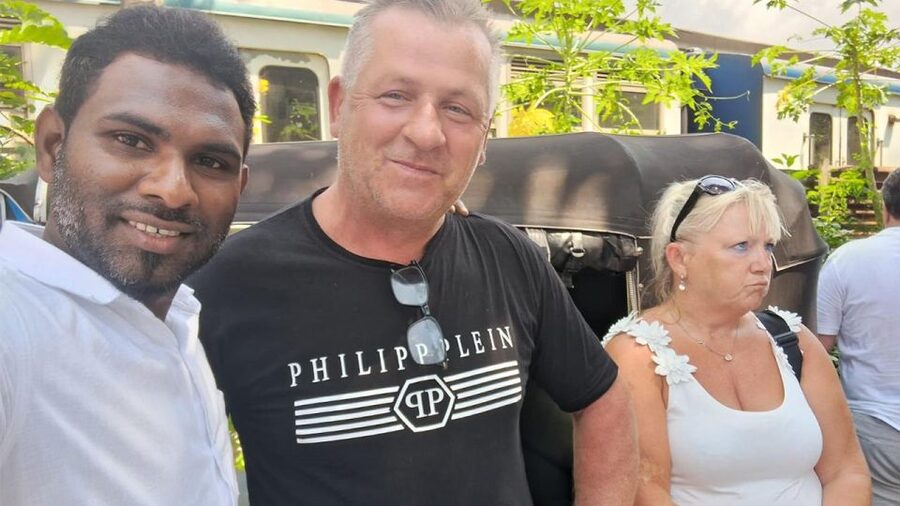 Colombo: Sightseeing Tour by Tuk Tuk Safari - All Inclusive - Colonial Colombo in motion: clock tower, Dutch Hospital area, and town hall