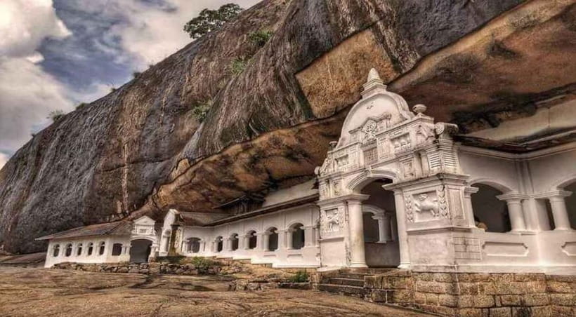 Colombo: Sigiriya, Dambulla Caves, & Wildlife Day Tour - Sigiriya Village: fruit tasting and a lunch you can actually see