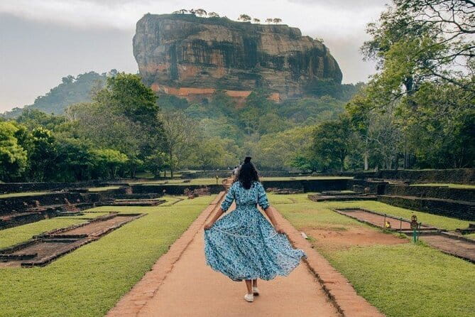 Colombo to Kandy Shuttle with Dambulla Sightseeing Tour - Your early morning pickup in Colombo or Negombo