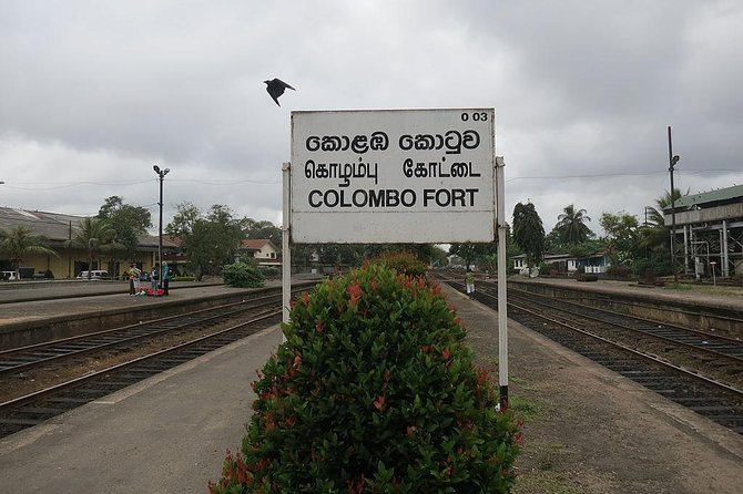 Colombo to Kandy Train Tickets (Reserved Seats) - What it feels like onboard: ventilation, snacks, and AC