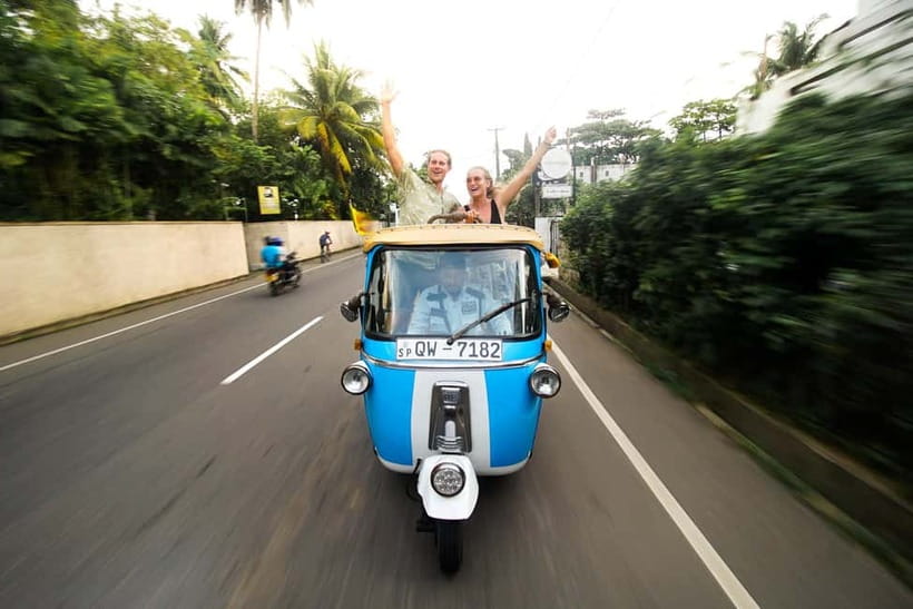 Colombo: Tuk Tuk City Highlights Tour with Lunch - Inside a Retro-Fitted Tuk Tuk Day in Colombo