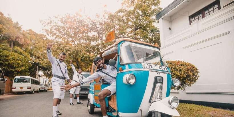 Colombo: Tuk Tuk City Highlights Tour with Lunch - The Local Food Moment, Welcome Drink, and Lunch or Dinner