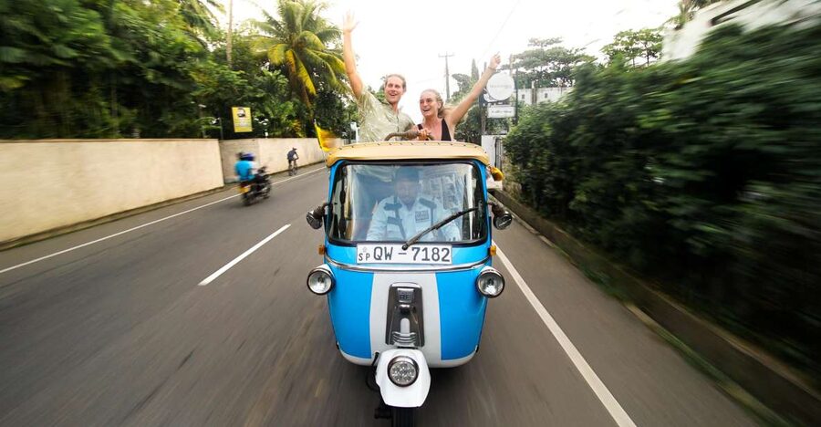 Colombo: Tuk Tuk City Highlights Tour with Lunch - Transportation Plus a Trained, English-Speaking Guide
