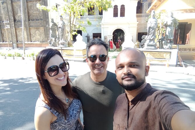 Colombo Tuk Tuk City Tour - Pettah Market and the Red Mosque area, where the city shops