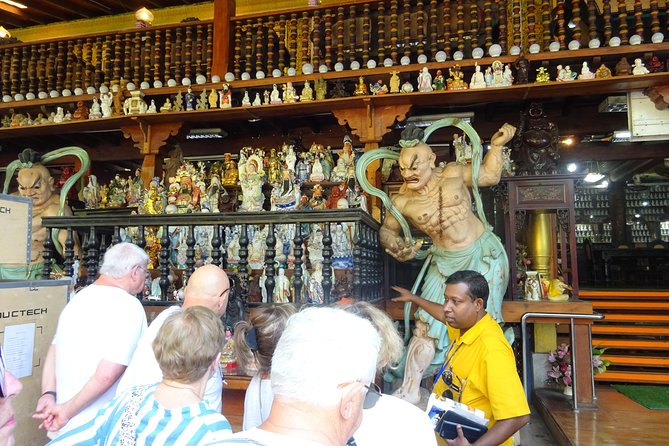 Colombo Walking Tour with Ajeet De Soyza - Stop by stop: Colombo Fort, Pettah markets, and Galle Face