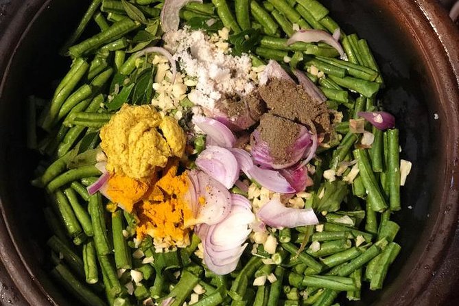 Cook with Wasantha - Fish market stop and choosing tuna for curry
