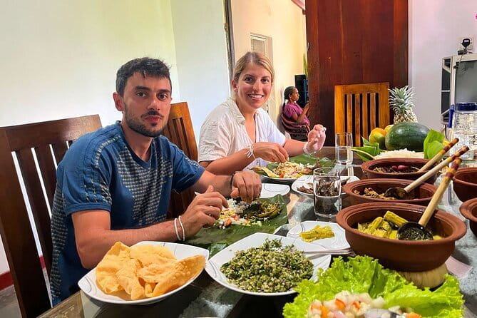 Cooking Class Sri Lanka with Locals - The real deal: cooking in a Colombo home