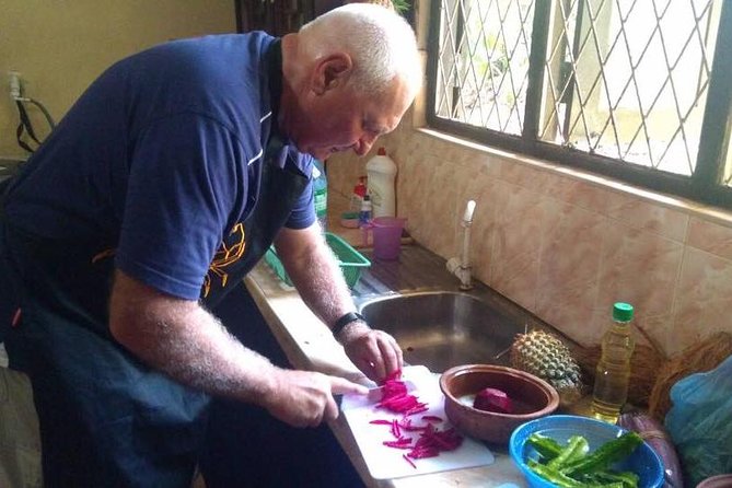 cooking lesson - The market walk for Sri Lankan ingredients (and fish or meat if you want)