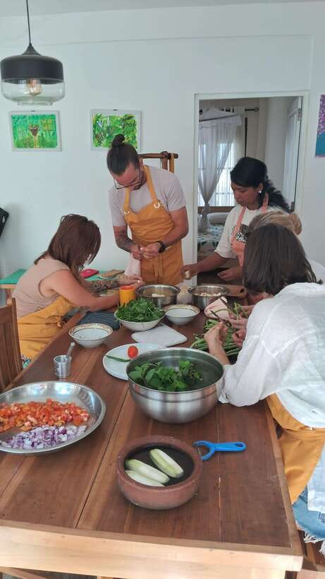 Cooking with Arun & Tamil Family - A clear 3-hour flow, from welcome drink to dine-in meal