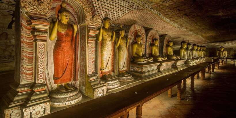 Dambulla: Cave Temple and Village All-Inclusive Tour - Catamaran on the lake: a gentle change of pace