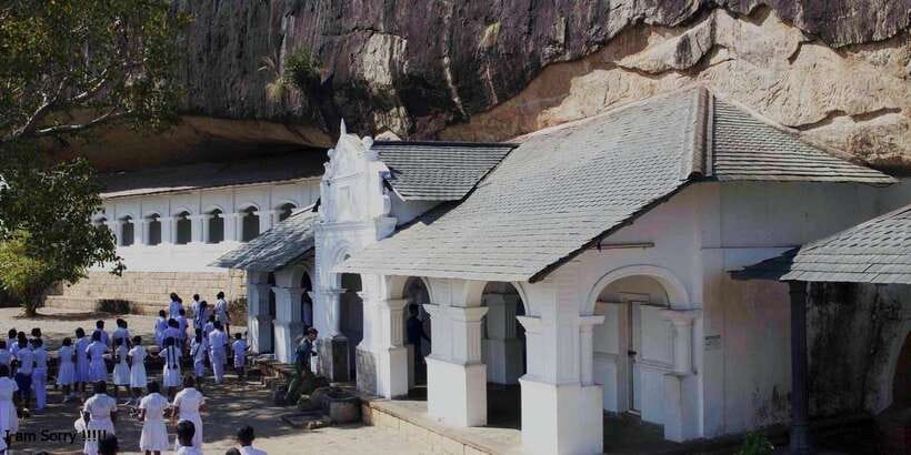 Dambulla: Caves Temple & Traditional Village Tour with Lunch - Sri Lankan Lunch in a Traditional Home Setting