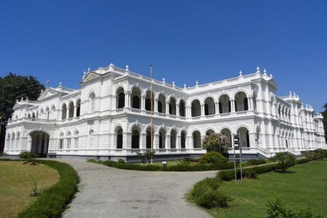 Day Colombo City Tour - Gangaramaya Temple (Vihara), where you slow down