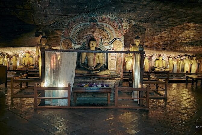 Day Tour Kandy to Sigiriya with Dambulla Cave Temple Excursion - Stop 1 in Matale: Sri Muthumari Amman Kovil (what to expect)