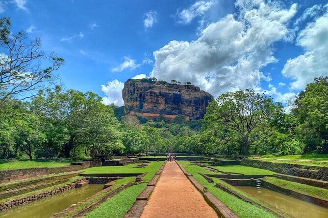 Day Tour Kandy to Sigiriya with Dambulla Cave Temple Excursion - Ranweli Spice Garden in Matale: a free hour that breaks the drive