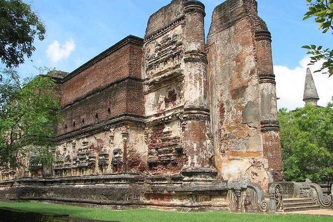 Day Tour to Polannaruwa from Kandy by Lux Tours Lanka - Stop 1: Gal Vihara and the power of one slab