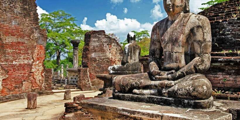 Day Trip to the Ancient Capital of Polonnaruwa From Colombo - Entering the Ancient City, Lankatilaka Gedige and the Buddhist Shrine Focus