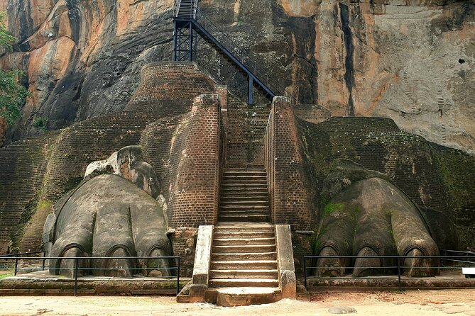 Day Trips from Kandy to Sigiriya with Village Experiences - Sigiriya Rock Fortress or Pidurangala Rock: pick the view that matches your legs
