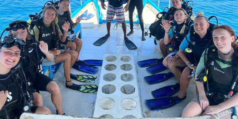 Discover Scuba Diving : Hikkaduwa : Scuba Diving - Who This Suits Best in Hikkaduwa (and Who Might Feel Out of Place)