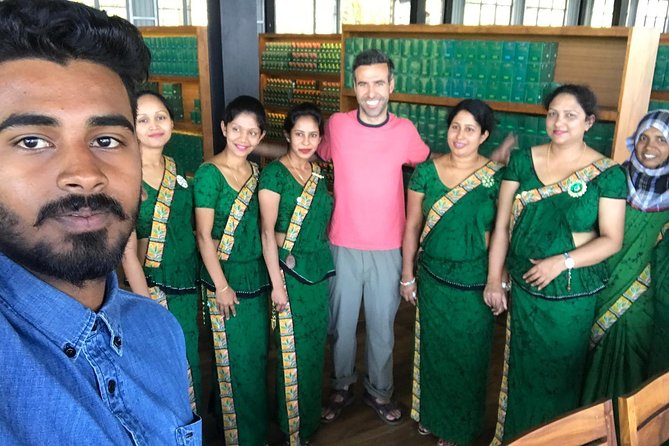 Discover Sri Lankan Beauty - 12 Days - The Ella train ride: the best “no extra work” scenery day