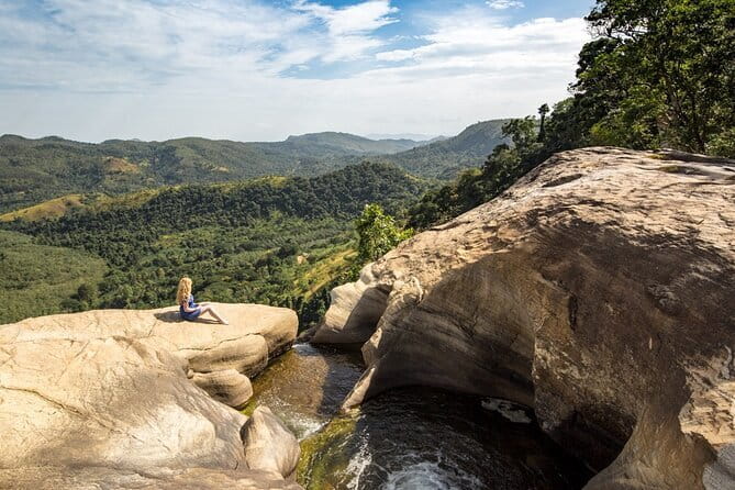 Diyaluma Waterfall & Natural Pool Bath. - Time, distance, and logistics from Ella and Uva Province