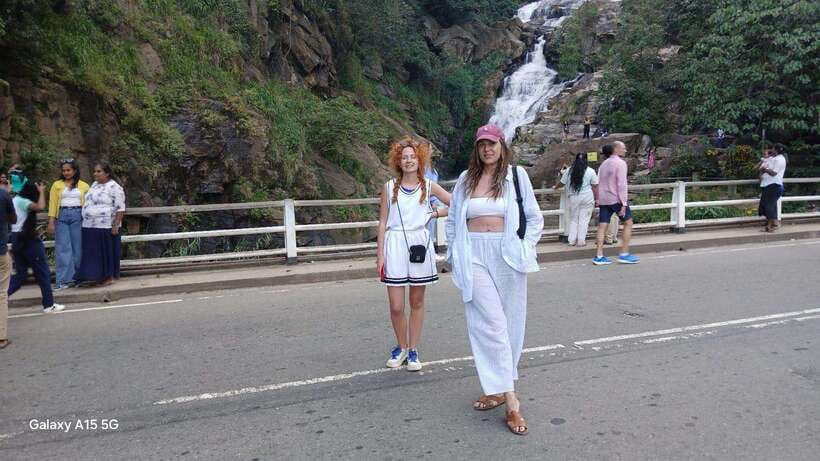 Ella: 9 Arches Bridge, Little Adam's Peak, Tea Factory - What to pack, wear, and watch out for