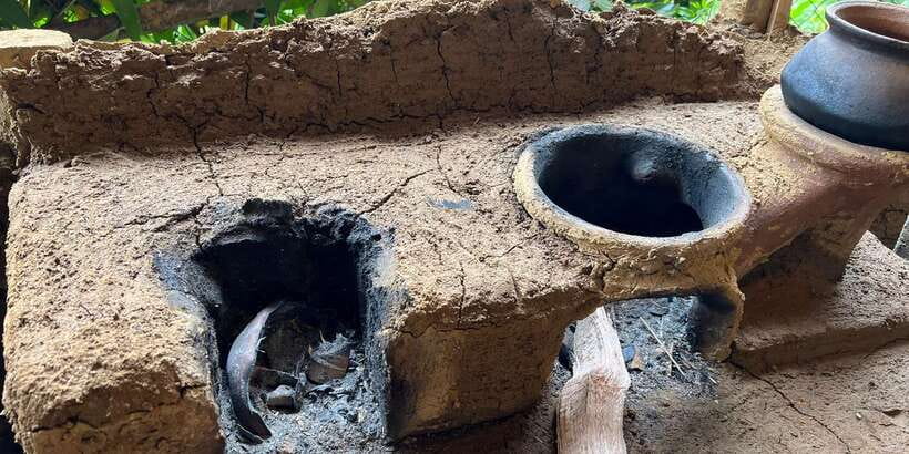 Ella Cook With Sadamali - Clay pots and firewood, the Ella way