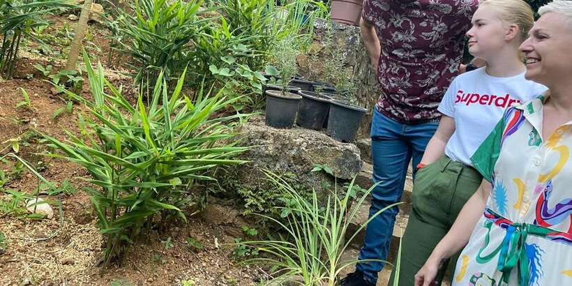 Ella : Cooking class with amazing Spice Garden Tour - Turning garden facts into Sri Lankan cooking at the fireplace