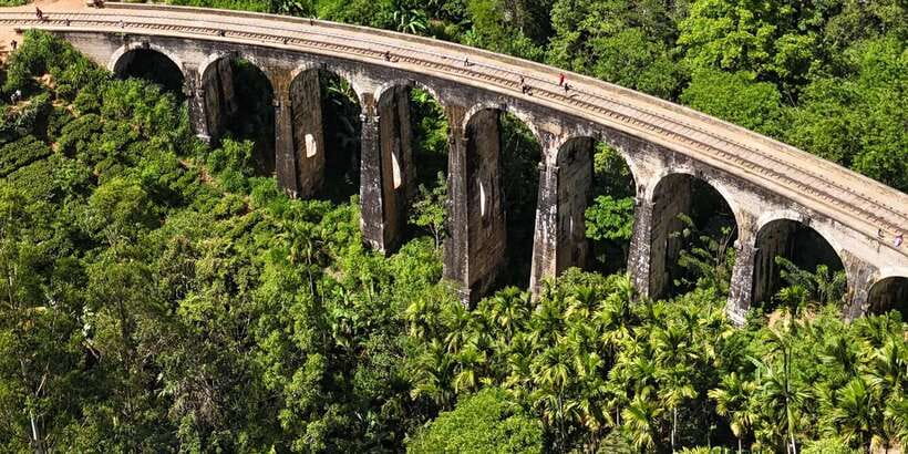 Ella: Little Adam's Peak, Nine Arches Bridge & Waterfalls - What to bring and how to stay comfortable on wet trails