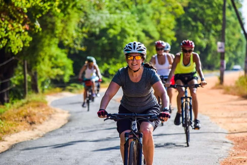 Ella, Sri Lanka Cycle Zone Bike Tour - Nine Arches Bridge by bike: photos, timing, and what to look for