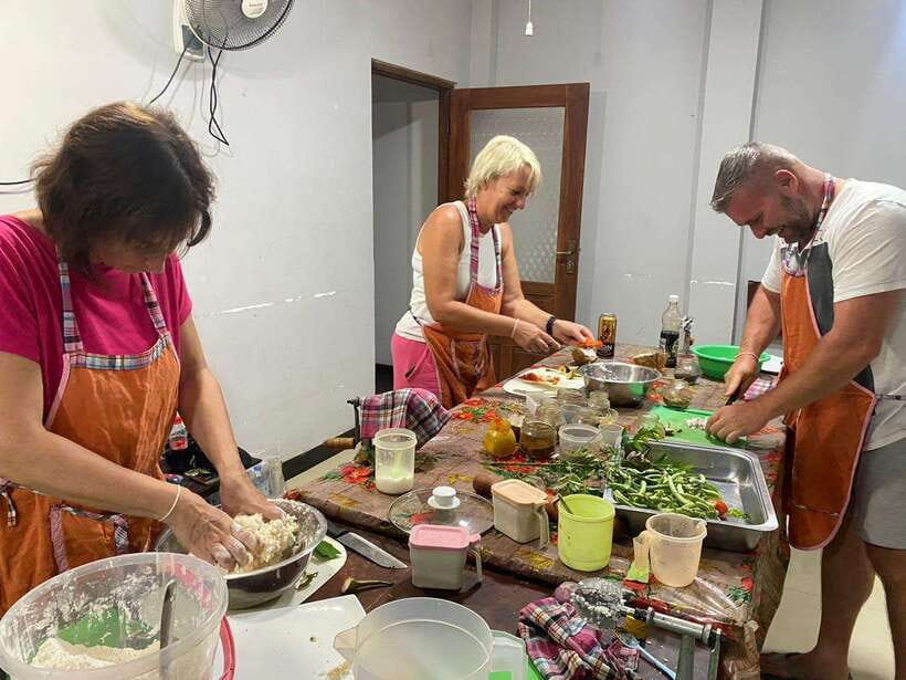 Ella: Sri Lankan Authentic Cooking expirience - Why the coconut milk work changes everything