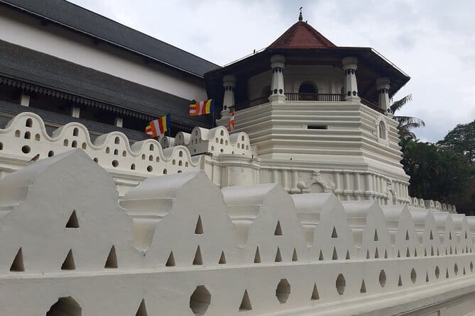Explore Sigiriya, Kandy,Nuwaraeliya,Galle From Colombo - The Colombo to Sigiriya to Galle route that actually makes sense