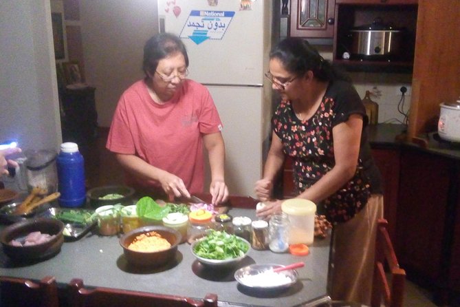 Flavours of Sri Lanka - A Sri Lankan cooking class where you actually learn the steps