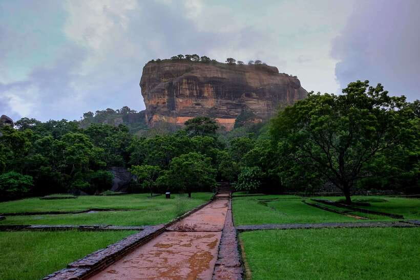 From Colombo: All Inclusive Sigiriya, Dambulla &Village Tour - Dambulla Cave Temple: murals, Buddhas, and what to look for in five caves