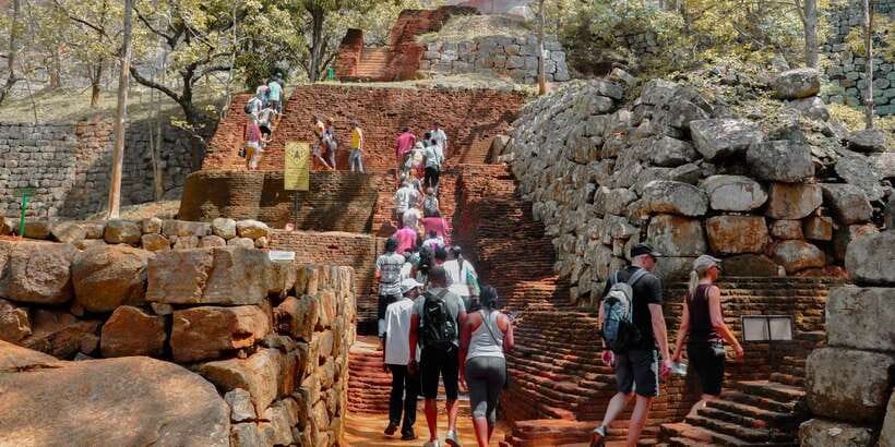 From Colombo: Sigiriya and Dambulla Full-Day Private Tour - Lunch at Sigiriya: Plan to Keep It Simple and Keep Moving