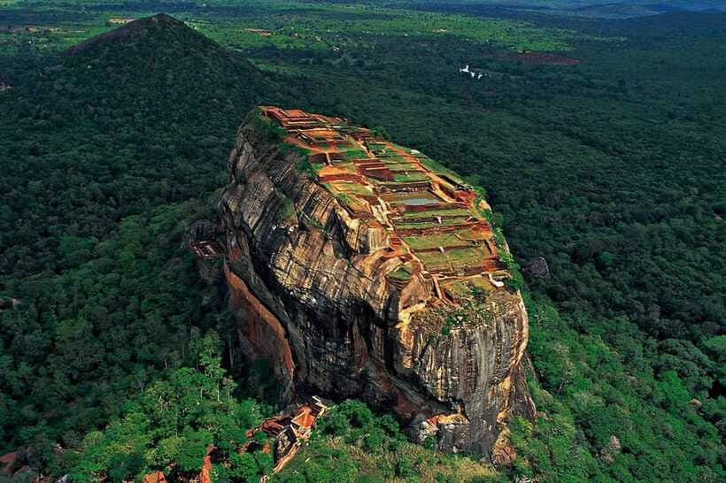 From Colombo: Sigiriya & Dambulla Day Tour with Safari - Village tour lunch: clay-house cooking and real village travel