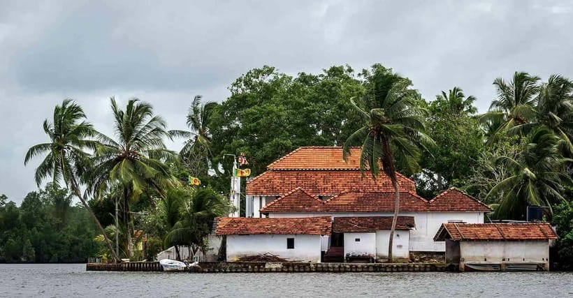 From Colombo to Galle Fort and Unawatuna Beach Day Trip - Tsunami Village stop: a stop with weight, but limited details