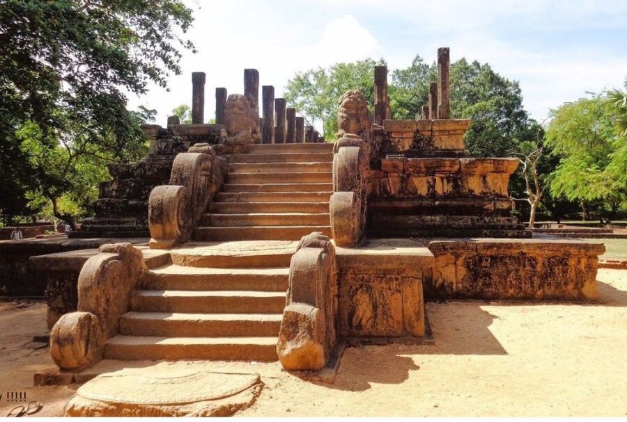 From Dambulla/ Sigiriya: Ancient City of Polonnaruwa by Bike - Gal Viharaya: The Four Buddha Statues Moment