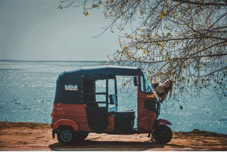 From Negombo: City Tour & Fishing Village Tour by Tuk-Tuk - Angurukaramulla Temple: dragon-mouth entry and a mossy library ruin