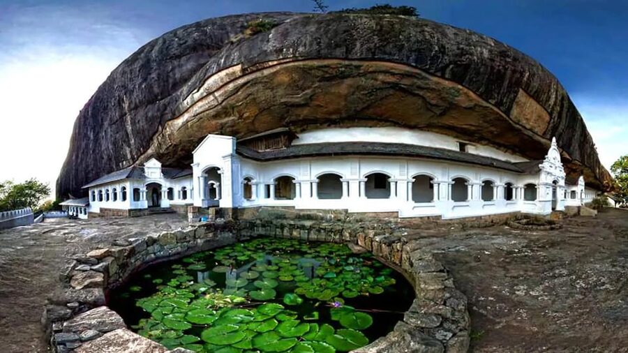 From Sigiriya: Kandy Transfer with Dambulla and Spice Garden - Kandy markets and traditional dance: what you can expect