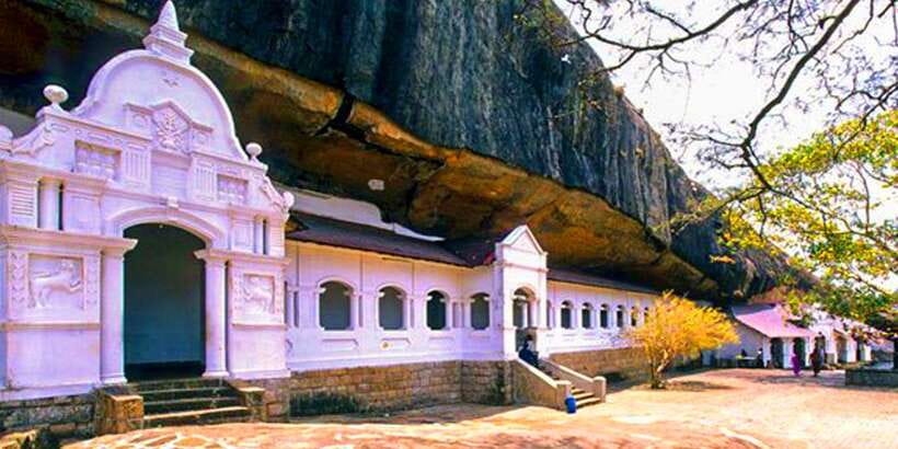 From Sigiriya: Kandy Transfer with Dambulla and Spice Garden - Dambulla Royal Cave Temple and Golden Temple: plan for stairs and rules